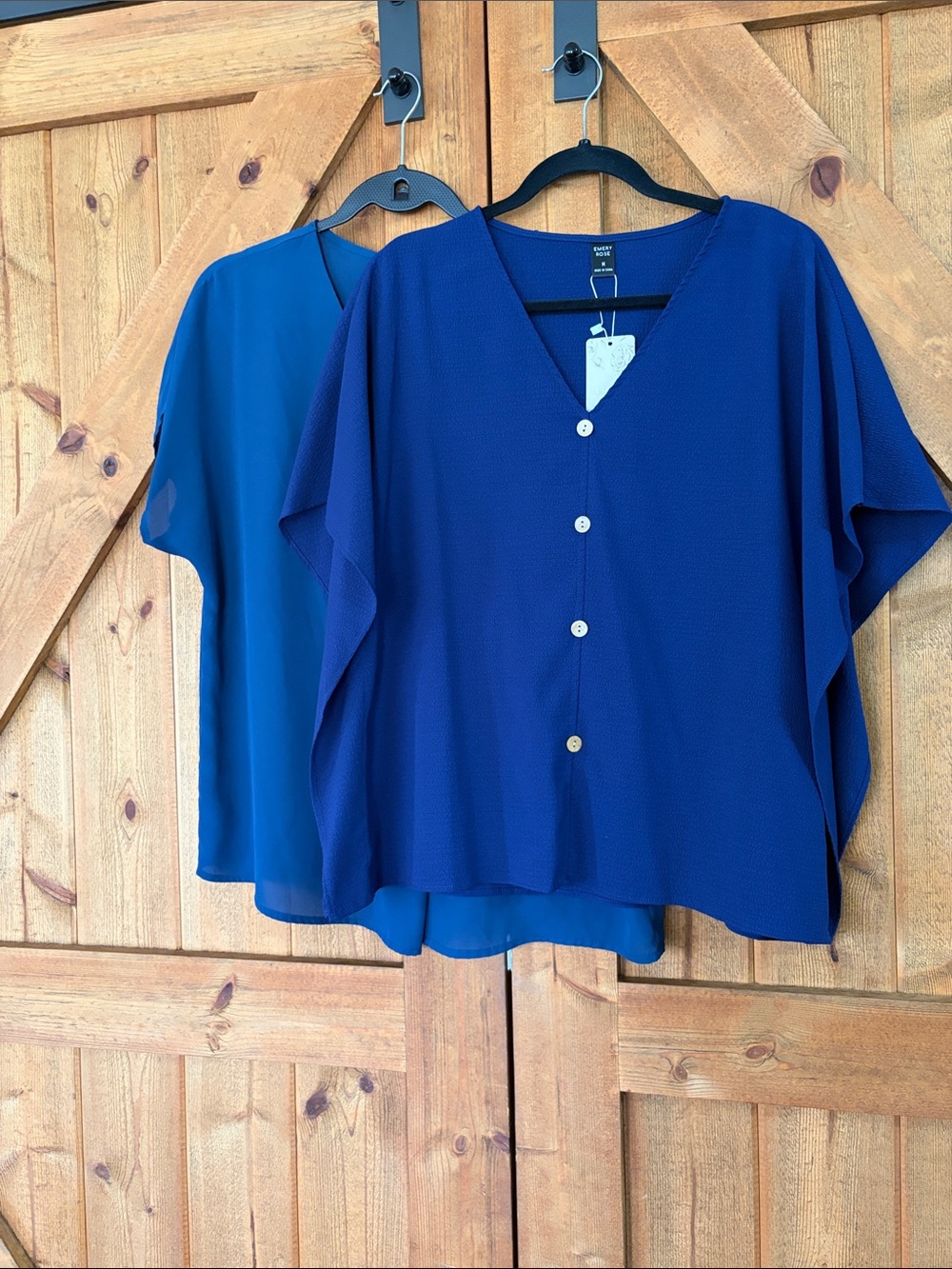 Elegance by Emery Rose Concepts Blue Button-Front V-Neck, Emery Ross sleep teal
